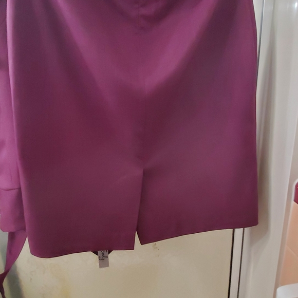 NWT 2 Piece Skirtsuit by Emily. Sz 12. Purple Color, Long Sleeves; Lined.  $70 - Picture 15 of 15